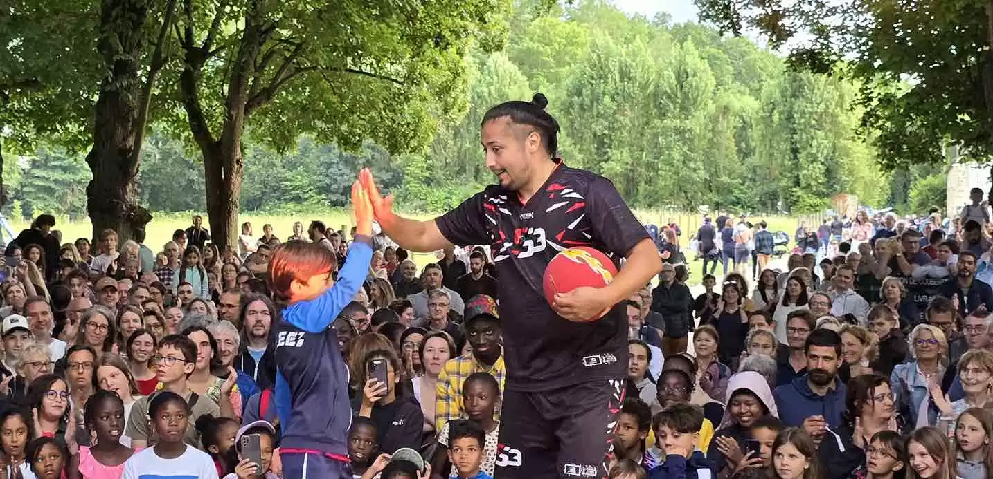 freestyle football, freestyle basketball, Andréas, Saint-Rémy-lès-Chevreuses, Jeux Olympiques 2024, démonstration, show, sport ur freestyle football, freestyle basketball, Andréas, Saint-Rémy-lès-Chevreuses, Jeux Olympiques 2024, démonstration, show, sport ur